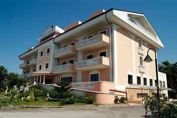 Hotel Residence Adria โรดิการ์กานิโก ภายนอก รูปภาพ